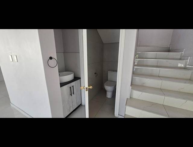 3 BEDROOM TOWNHOUSE FOR SALE IN MOUNT EDGECOMBE